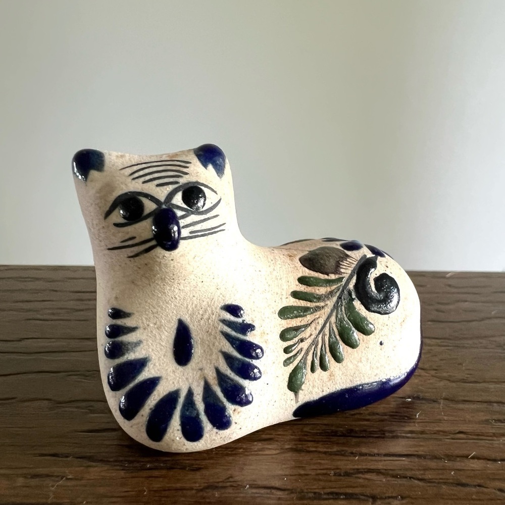 Hand Made Mexico Folk Art Pottery Tonala Cat Kitty Laying Down Figurine Signed